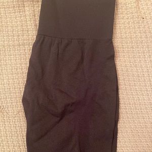 Selling these “Seamless Contour Yoga Leggings”. 
They are a medium.